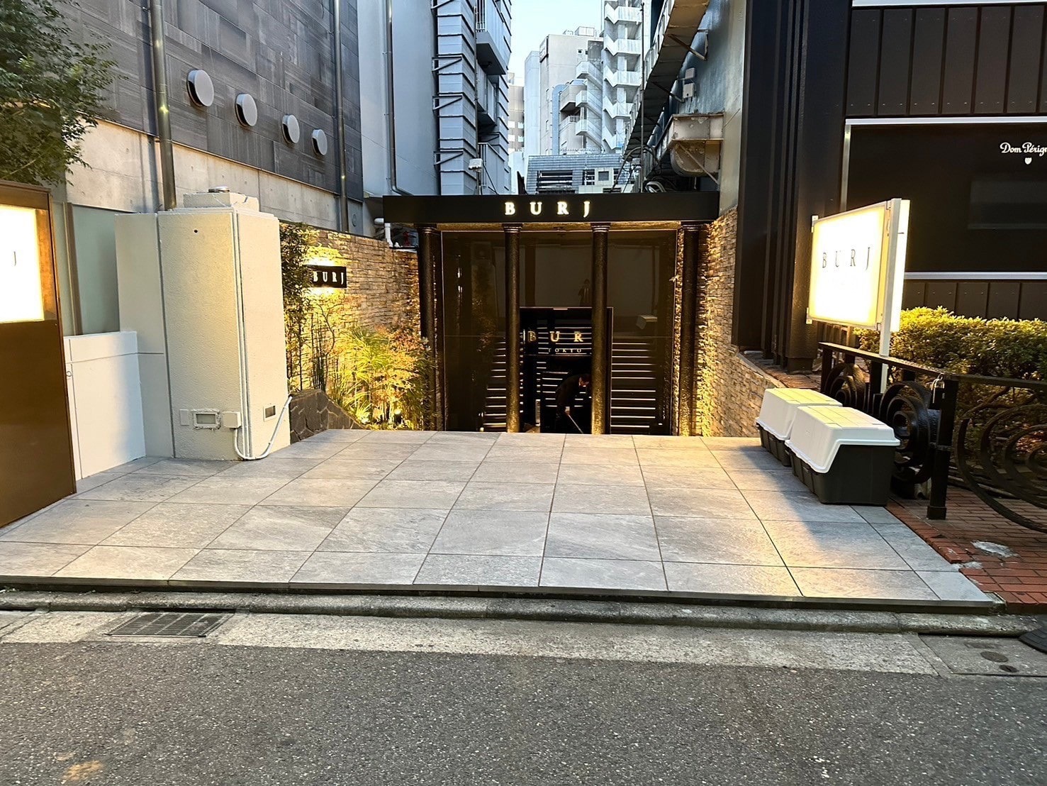 東京の六本木にあるキャバクラ「ブルジュ （BURJ)」の店内写真8