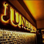 東京の六本木にあるキャバクラ「ジャングル東京」の店内写真1